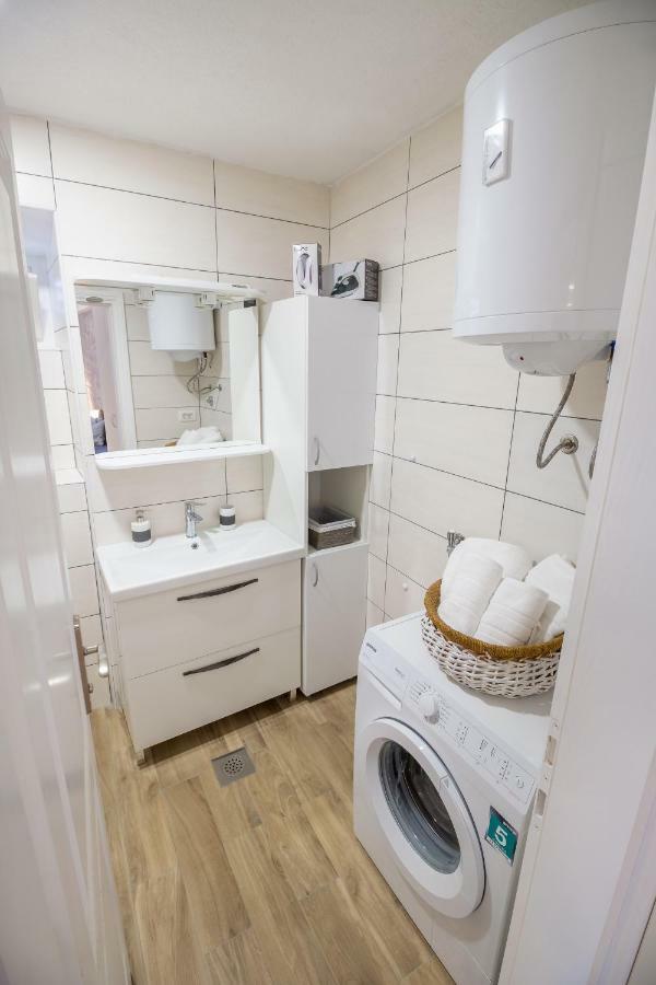 Olive Garden Apartment Стон Екстериор снимка